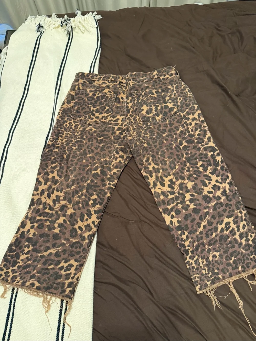 Abercrombie Leopard Print Cropped Jeans - Brown & Black - Picture 2 of 4